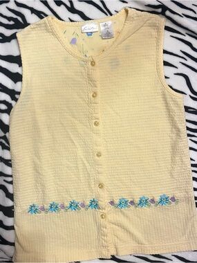 Yellow Button-Front Sleeveless Top with Embroidered Flowers